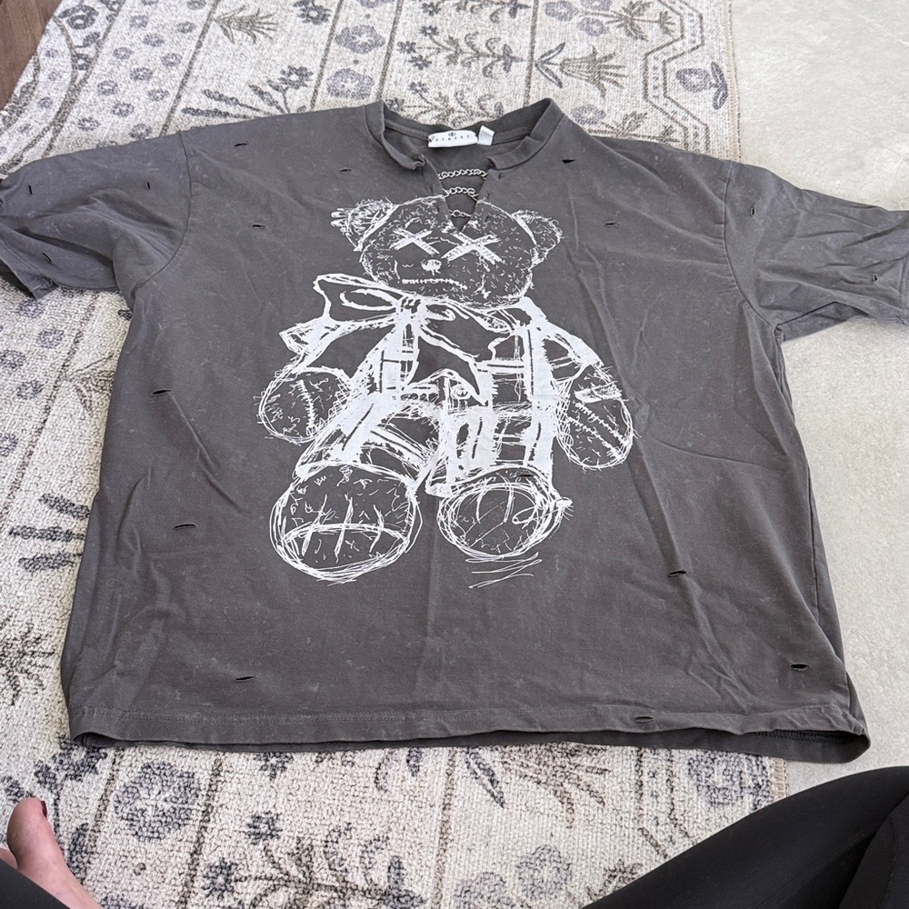 Daisy Street Gray Graphic T-Shirt with Bear Design